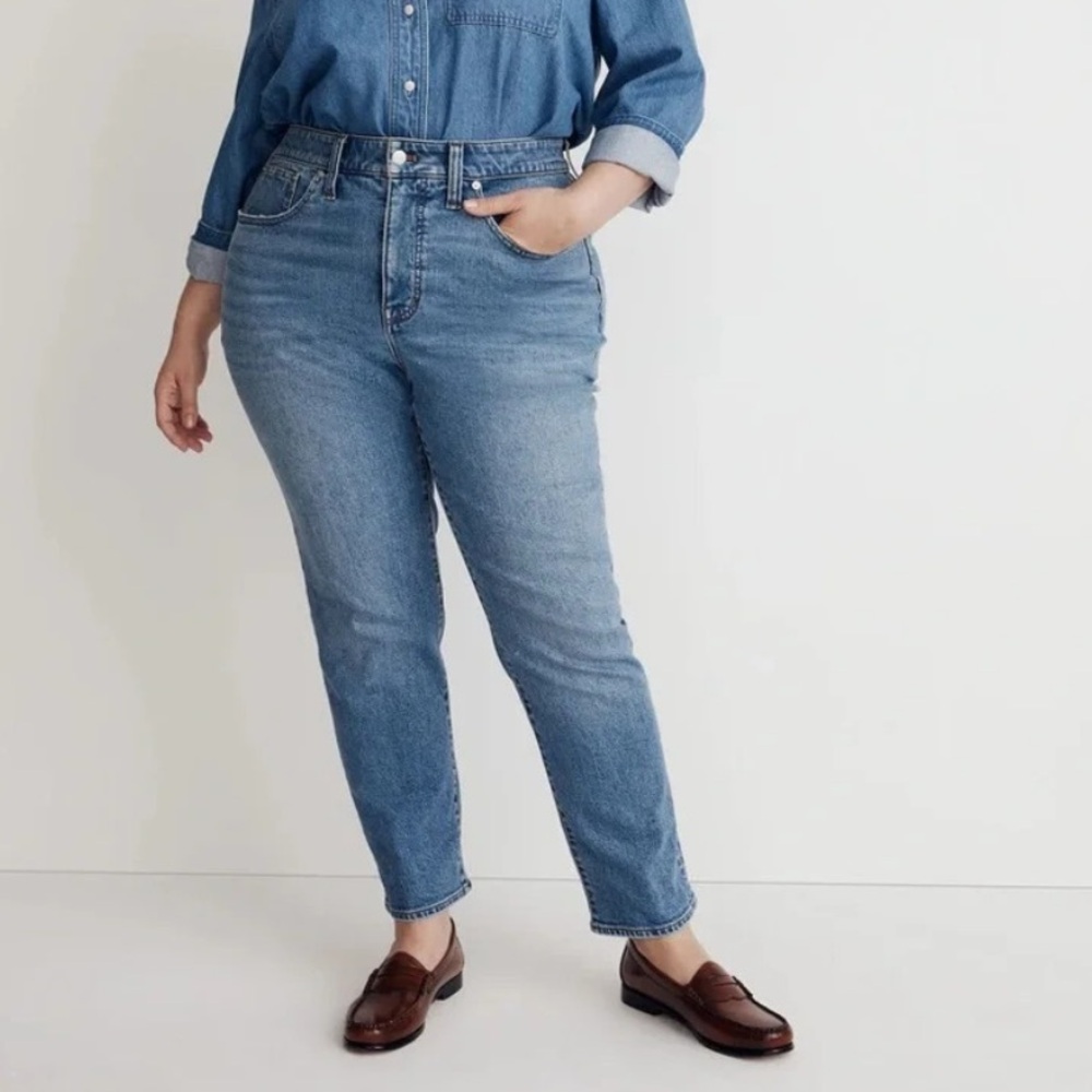 MADEWELL Plus The Mom Jean Mid-Wash Slightly Distressed 96% Cotton SZ: 33